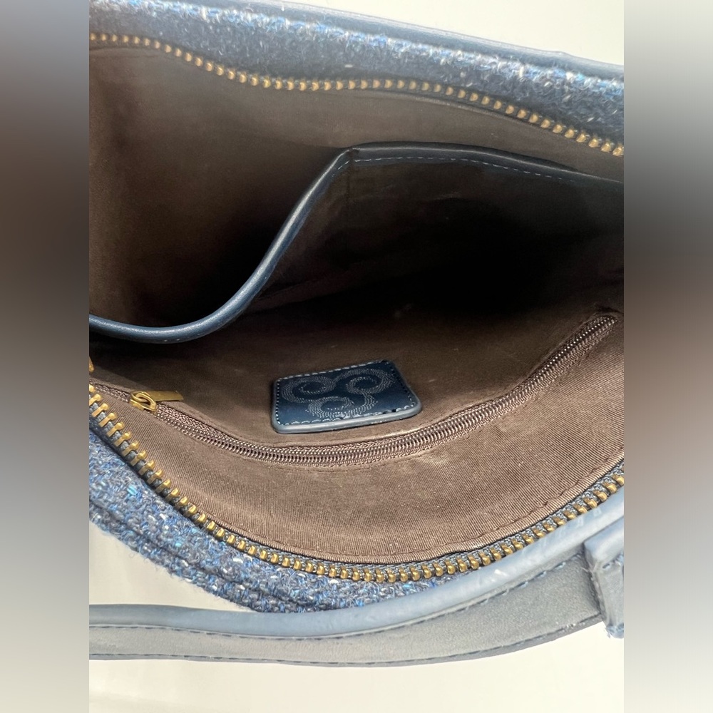 Aran Kerry Tweed Blue Messanger Bag - Picture 8 of 12
